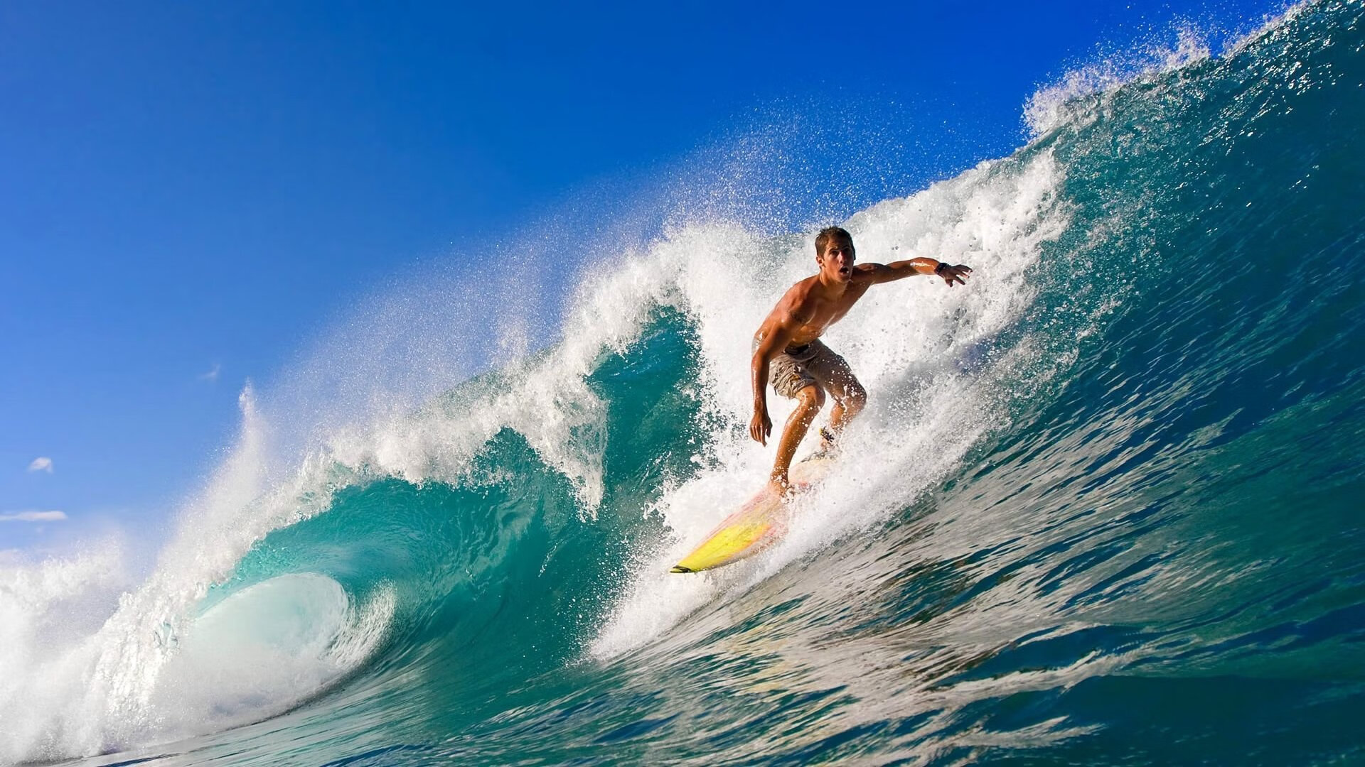 足球赛场焦点！法国队对阵中国队，历史性突破，球队首次挺进决赛