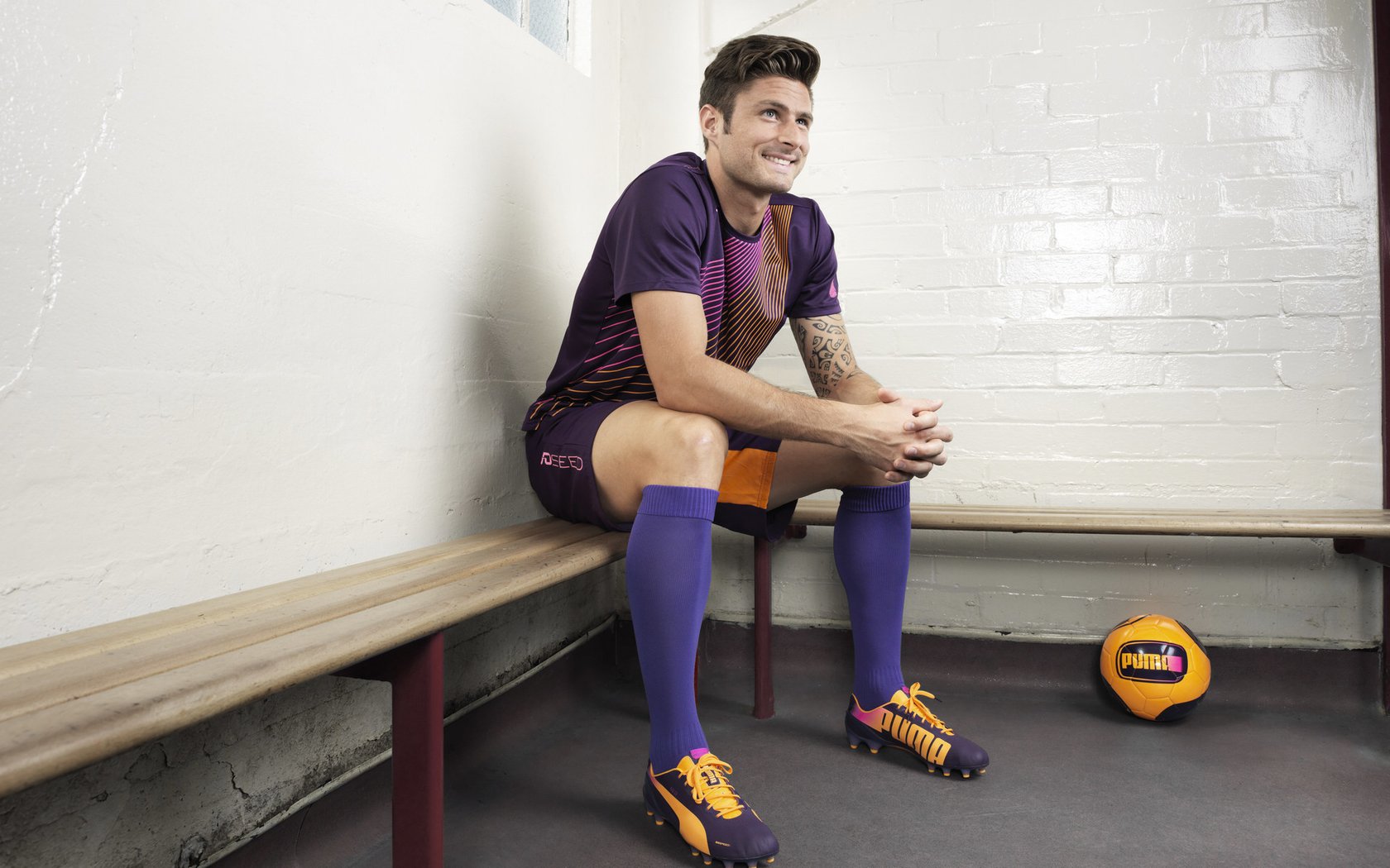 西甲战况：上海海港防线稳固，多特蒙德进攻受阻，伊藤美诚成最佳